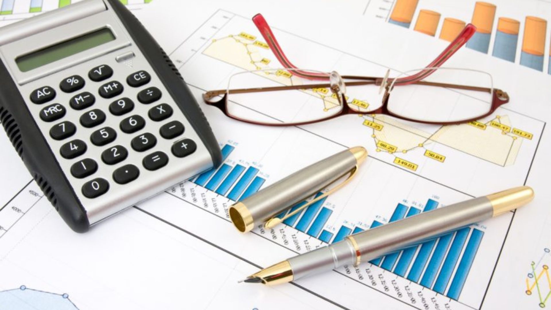 How to Analyze Financial Reports